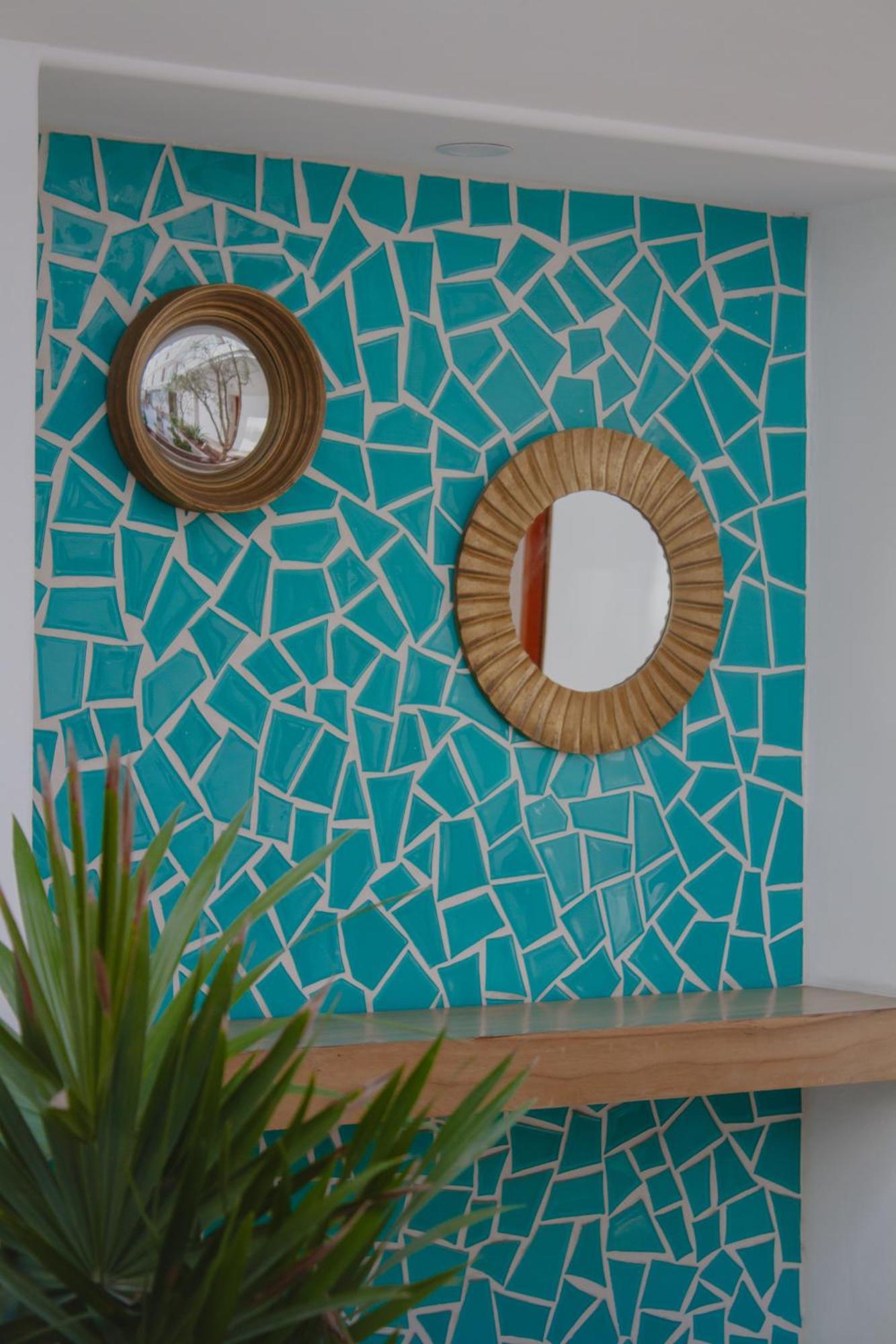 Hotel Catedral La Paz Luaran gambar A wall decorated with ceramic tiles