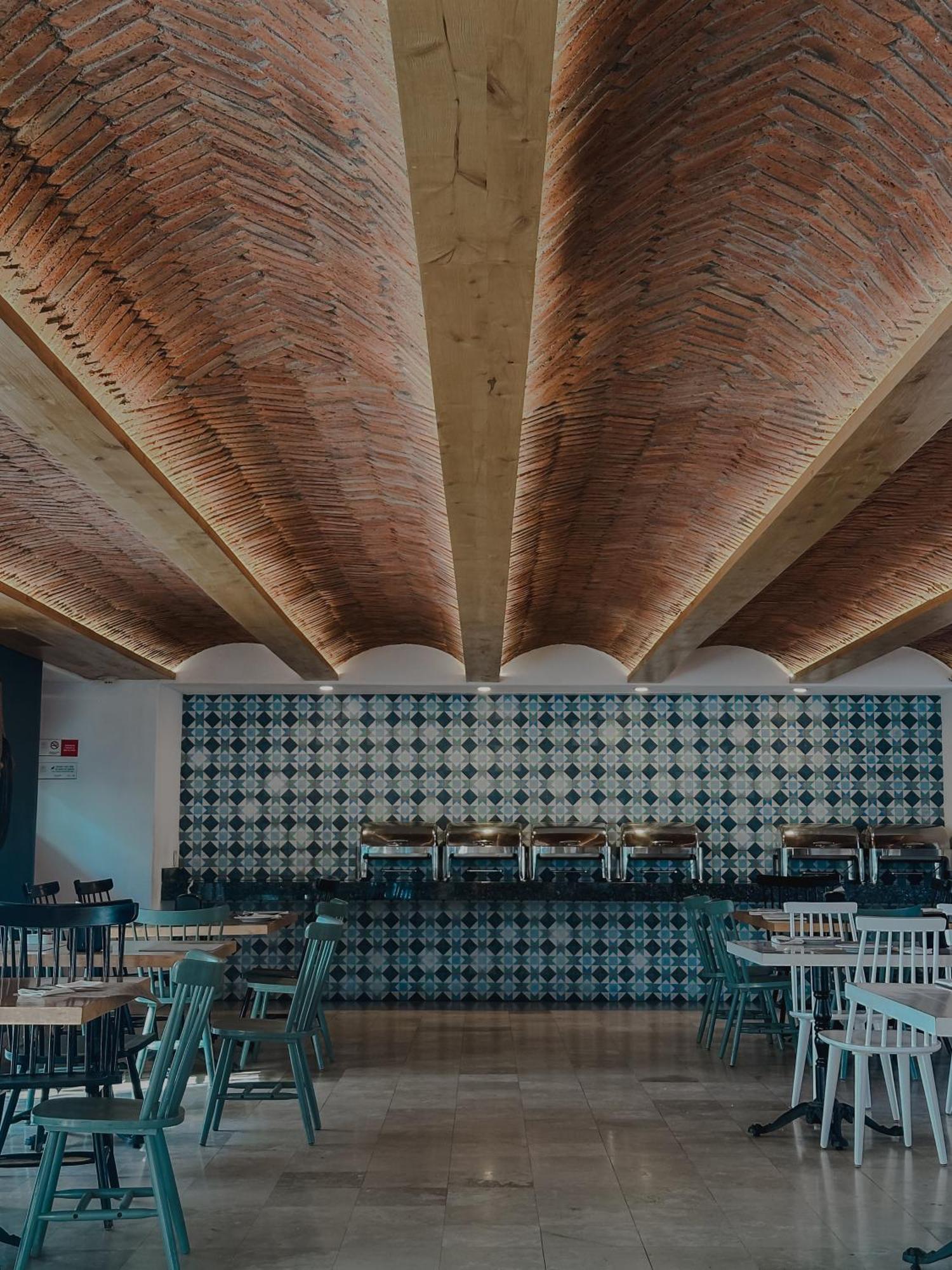 Hotel Catedral La Paz Luaran gambar The ceiling of the restaurant