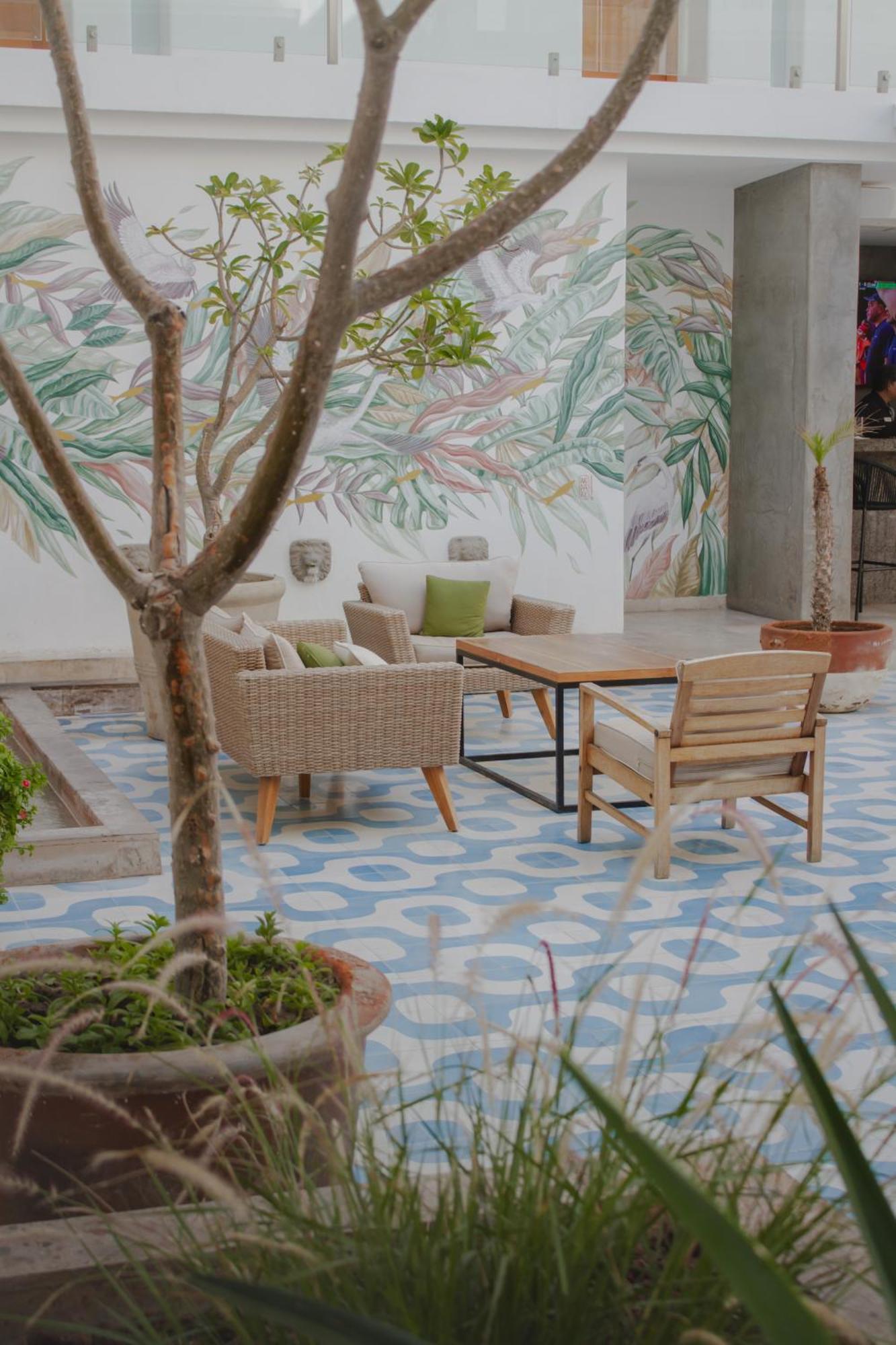 Hotel Catedral La Paz Luaran gambar A patio in a home