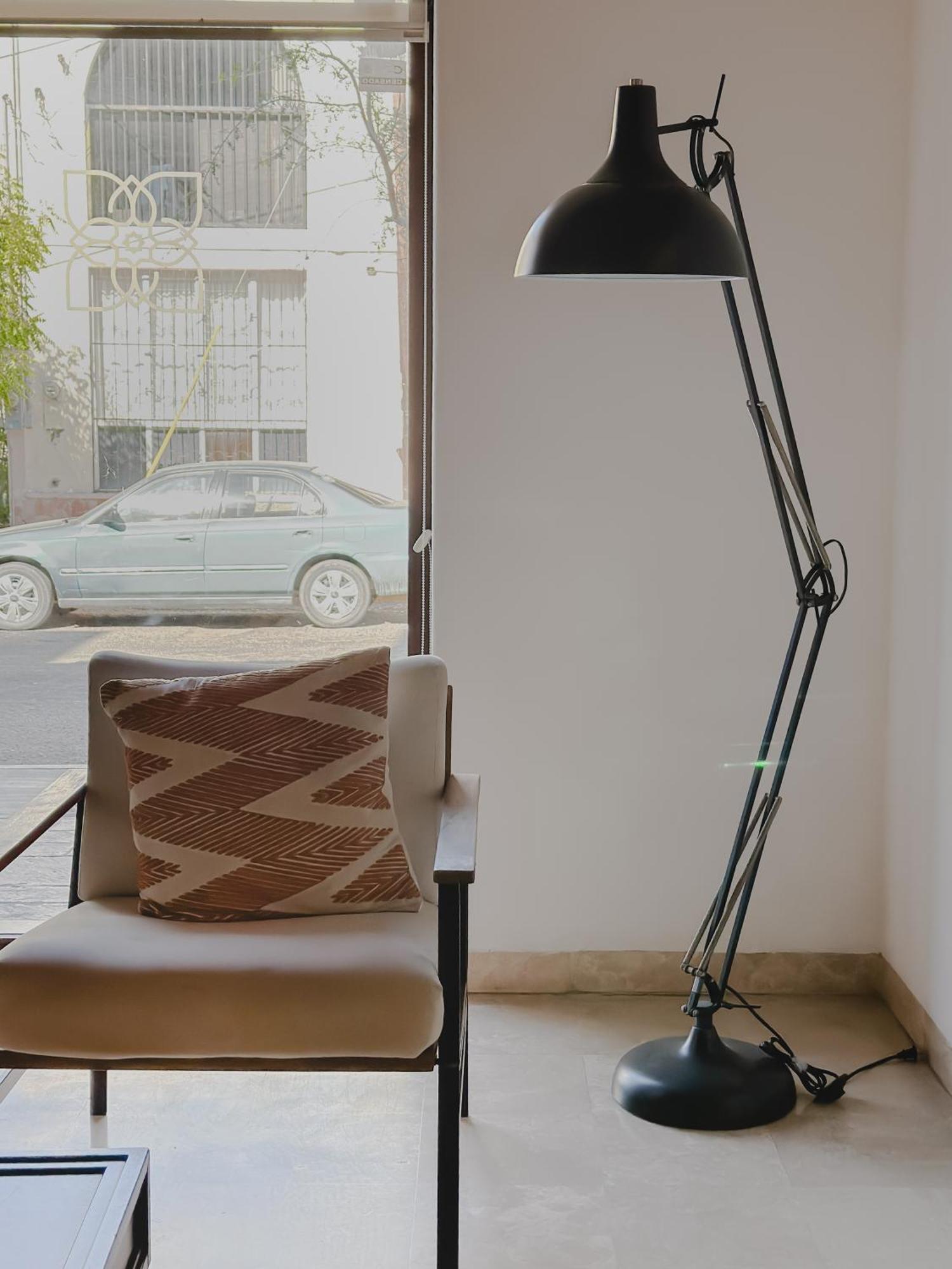Hotel Catedral La Paz Luaran gambar A floor lamp
