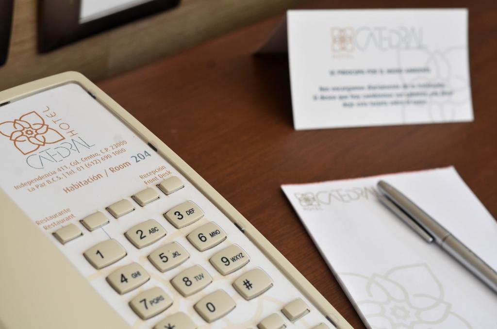 Hotel Catedral La Paz Luaran gambar A telephone with a business card
